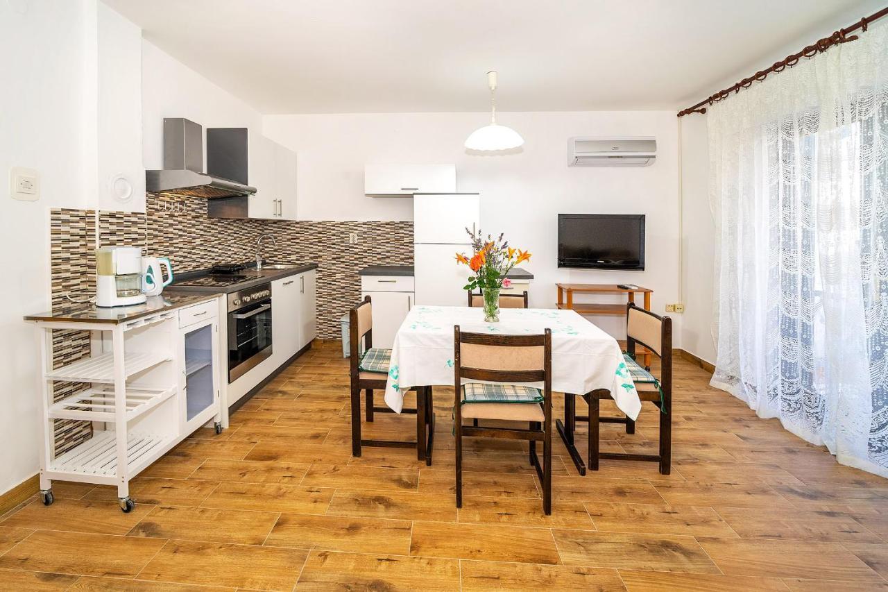 Apartments Jurina Krk Town Kültér fotó